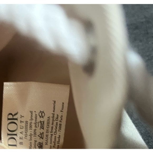 Dior pouch🔥🔥🔥 - Picture 3 of 3